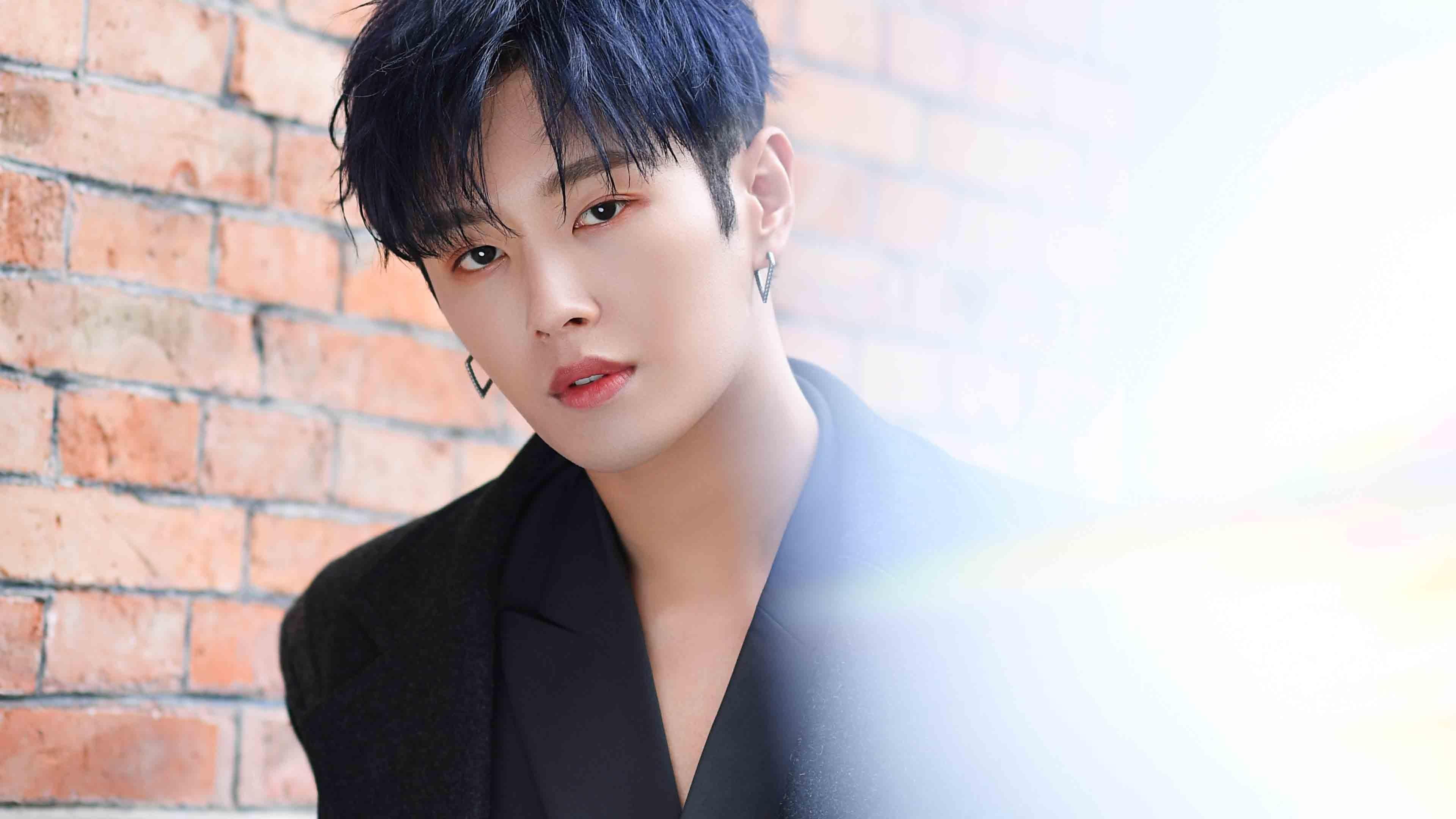 “青少年足球联赛激烈激战，涌现多位新星”，青少年足球大赛